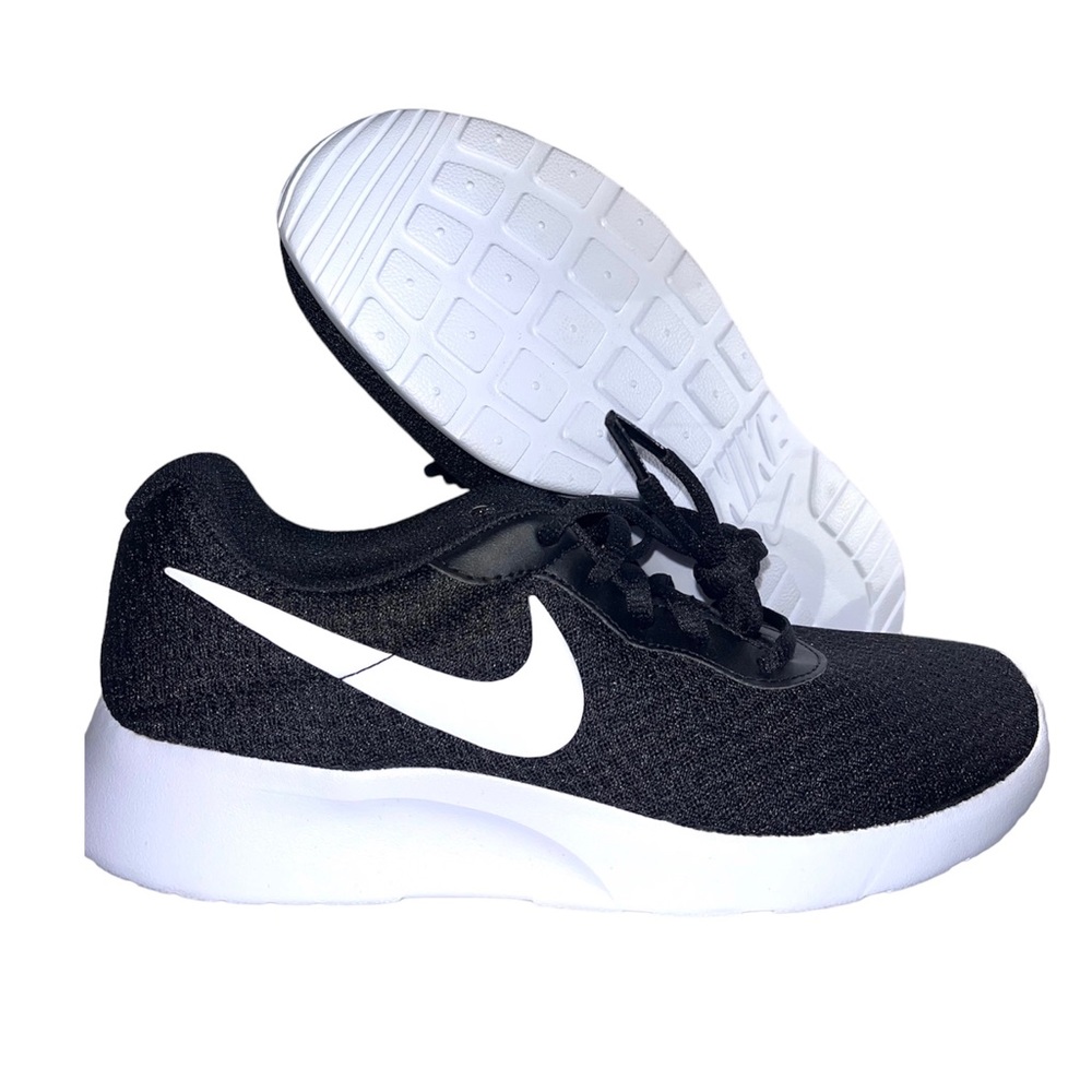 Nike Tanjun Black - DJ6257-004 women’s size 8.5